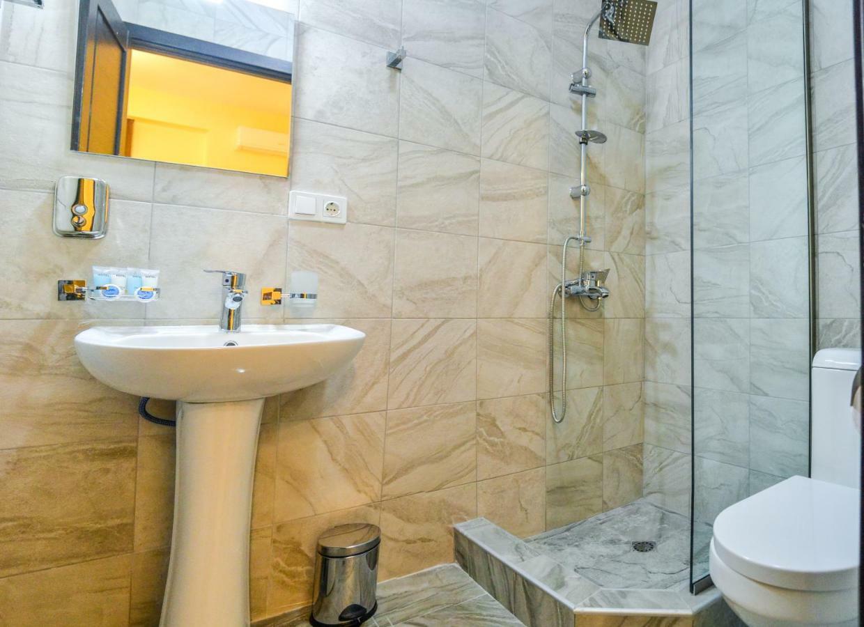 Hotel Garden Tbilisi Ngoại thất bức ảnh