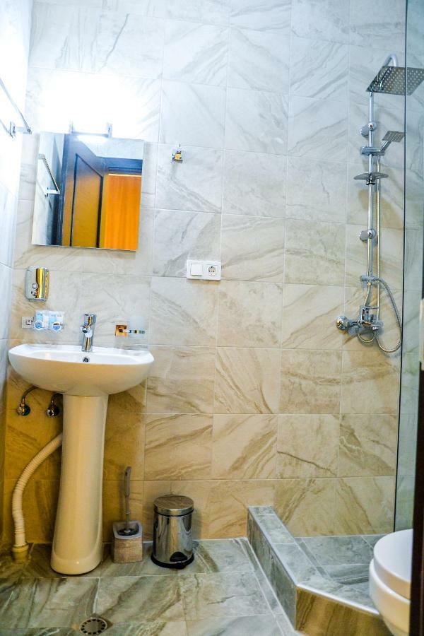 Hotel Garden Tbilisi Ngoại thất bức ảnh