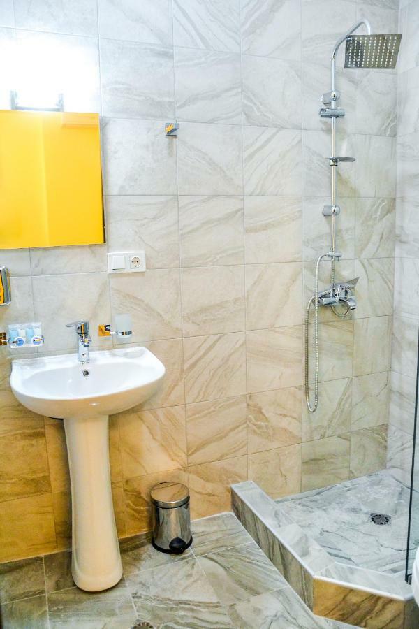 Hotel Garden Tbilisi Ngoại thất bức ảnh