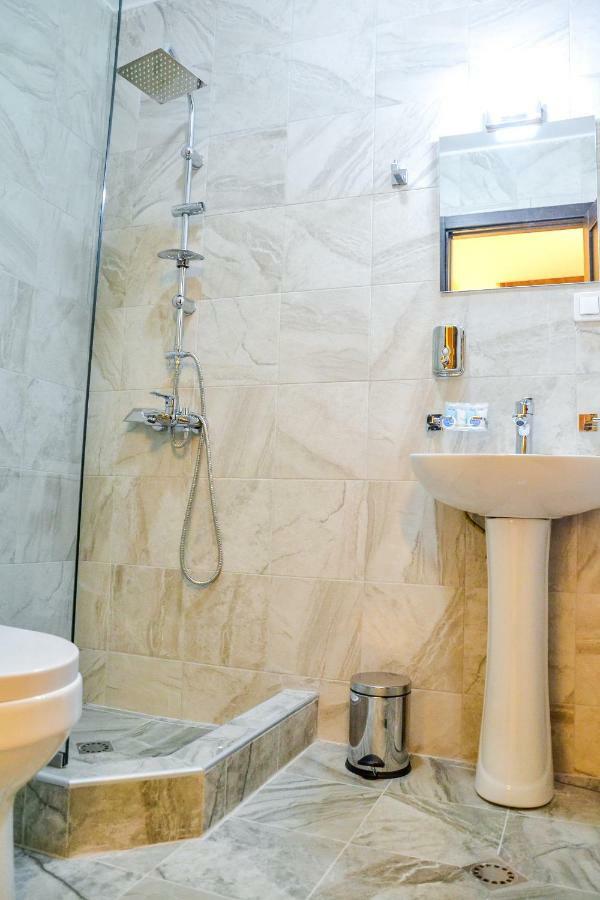 Hotel Garden Tbilisi Ngoại thất bức ảnh